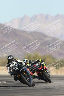 media/Oct-30-2025-Racers Edge (Thu) [[dabbdaf680]]/3-B Group/Session 2 (Turn 14)/